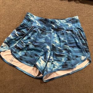 Lululemon Tracker 4” Short - Size 6, NWOT